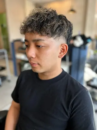 ミディアム パーマ メンズ THEBARBER TEN所属・伊禮 海凪のヘアスタイル