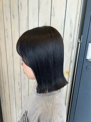 ミディアム 高津 千慧のヘアスタイル