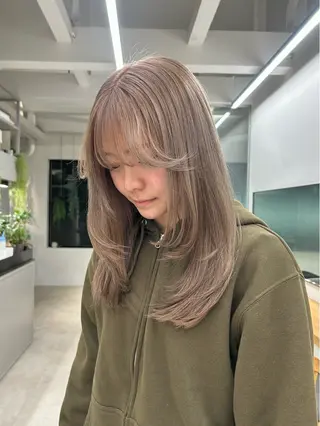 カラー moeka 表参道のヘアスタイル