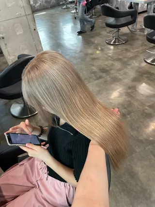 カラー 🤍韓国ヘア🤍透明 感ベージュ/まりんのヘアスタイル