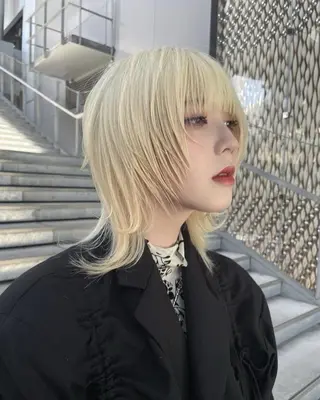 ミディアム 🖤ウルフ×ハイ トーン🖤KOYAのヘアスタイル