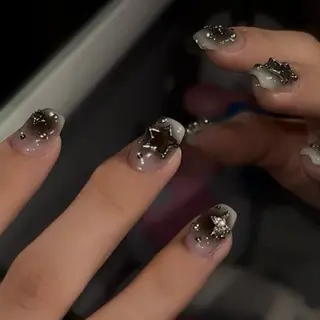 ネイル Sarina ⋆⭒˚のネイルデザイン
