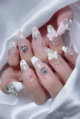 ネイル LEELA NAIL STUDIO所属・LEELA NAIL STUDIOのネイルデザイン