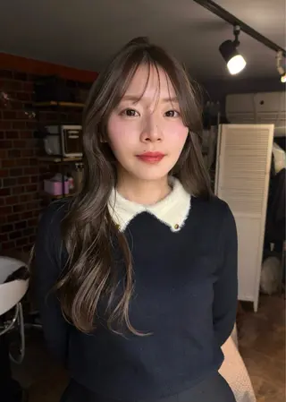 ロング カラー Gigi 代々木所属・りこ 🐈‍⬛韓国艶カラーのヘアスタイル
