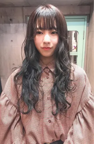 ロング カラー ホワイト&レイヤーカ ットエクステ長畠俊輔のヘアスタイル