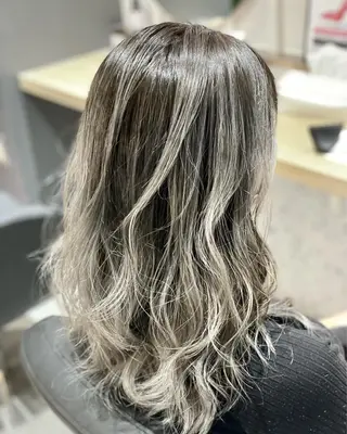 ミディアム カラー ヘアアレンジ 髪質改善×ハイトーン 中田啄也のヘアスタイル