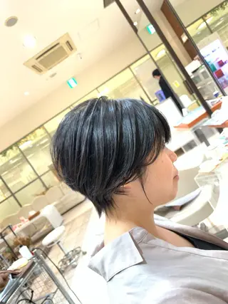 ショート MODEks eau 佐藤優志のヘアスタイル