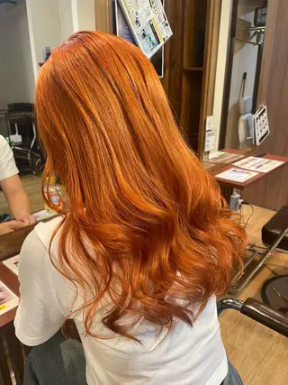 セミロング カラー デザインカラー／ ハイトーン／竹井俊介のヘアスタイル