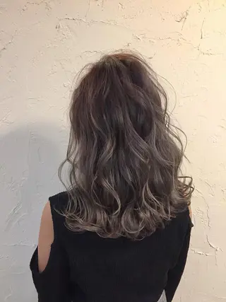 ミディアム 韓国レイヤー外国人風 透明感カラー髪質改善のヘアスタイル