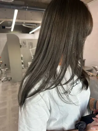 セミロング 艶カラー🫧 MOMOYOのヘアスタイル