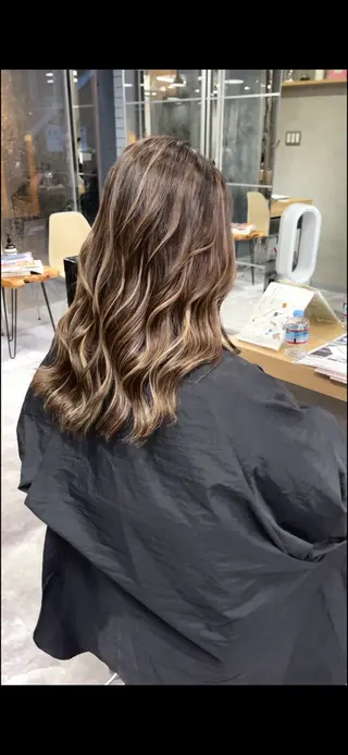 セミロング REDEAL ope.所属・KAIRI/大宮/ メンズバレイヤージュのヘアスタイル