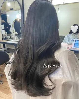 ロング レイヤーカット、 大人可愛い　中村美羅のヘアスタイル