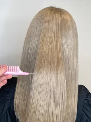 カラー 肌に馴染むハイトーン /ミルクティーカラーのヘアスタイル