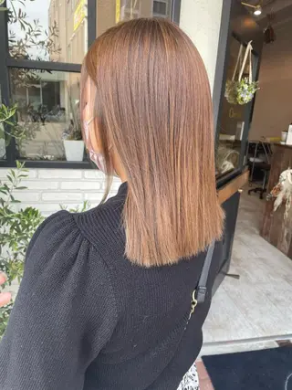 ミディアム 小坂 真子のヘアスタイル