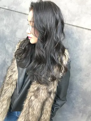 セミロング カラー TOMOYAレイヤー ブリーチ縮毛矯正のヘアスタイル