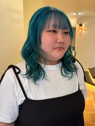 ミディアム カラー リカ/ハイトーン ・オリーブ🍀のヘアスタイル