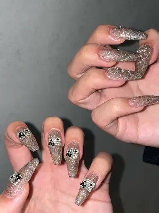 ネイル GO TODAY シェアサロン 渋谷Amiu店所属・渋谷ネイル🎀 y2k/海外ネイルのネイルデザイン