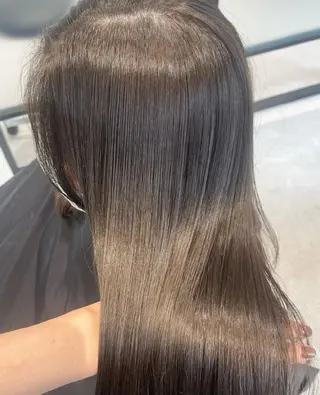 ロング GOToday所属・艶髪/オリーブ系/ 肌が綺麗に見えるお色のヘアスタイル