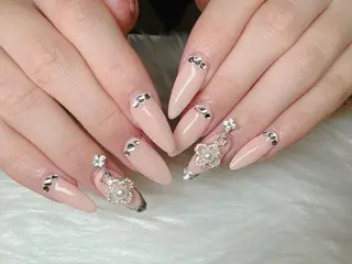 ネイル ECLAT エクラ所属・寺山 千鶴のネイルデザイン