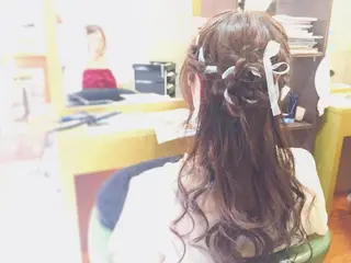 ロング カラー パーマ ヘアアレンジ ツイスパ・波巻き 🩵片平和香奈のヘアスタイル