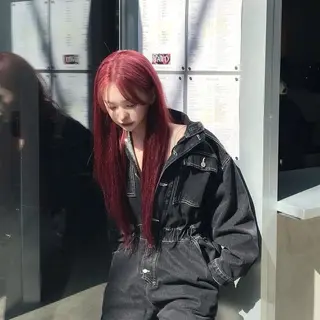 ロング カラー 透けるやわらか艶髪♡ ナチュラルストレートのヘアスタイル