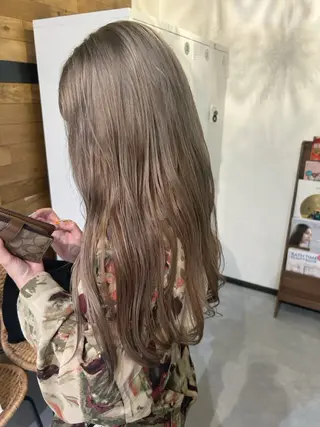 ロング カラー CARICIA 白木 由里加のヘアスタイル