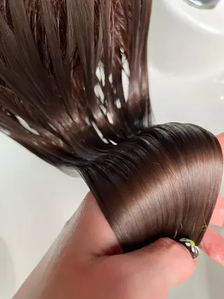 カラー FRAME＋spa&hair roomなんば駅前店所属・🦋タナカ ヒナ🦋 ブリーチなしカラーのヘアスタイル