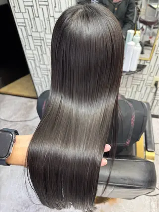 セミロング 冨吉 咲笑のヘアスタイル