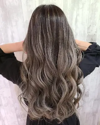 ロング カラー cherie所属・バレイヤージュ/ ハイライト/大内格のヘアスタイル