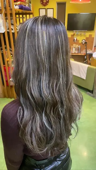 ロング カラー デザインカラー🏝️ 須賀汐音のヘアスタイル