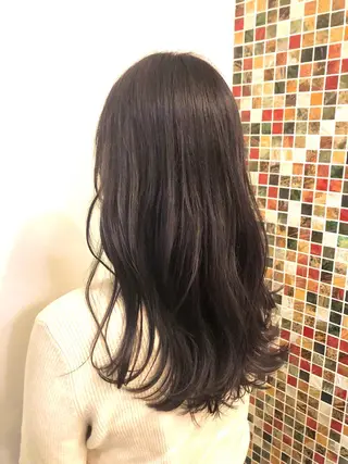ロング カラー 岩谷 愛依のヘアスタイル