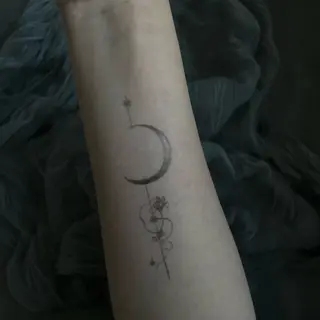 Ray. ちゅるん系ニュアンスのネイルデザイン