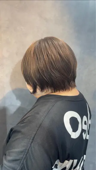 ショート ルネ所属・切りっぱなしボブ グレージュ/福田梢のヘアスタイル