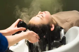 セミロング 肌までキレイ見え✨️ 赤み消し特化のヘアスタイル