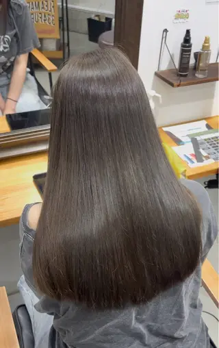 ロング カラー まろやかなベージュ 小池春樹のヘアスタイル