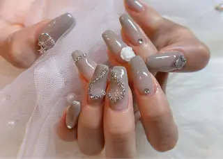 ネイル le'a-レア-【ア イ×ネイル×眉】のネイルデザイン