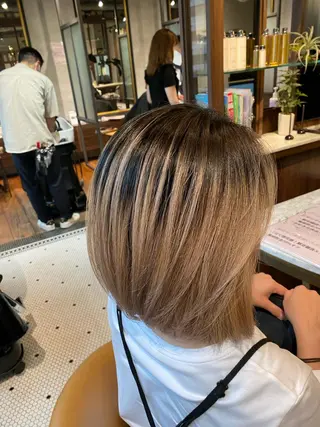 ショート カラー 海外風カーテンバング Mao広尾美容室のヘアスタイル