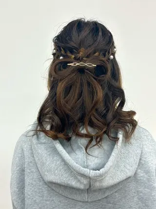 ロング ヘアアレンジ rebloom所属・山之内匠/艶カラー/ ハイトーン/ブリーチのヘアスタイル