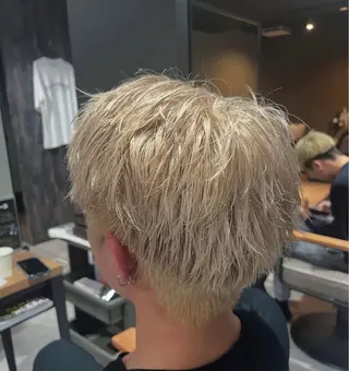 ショート カラー Swell 秋声のヘアスタイル