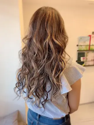 ロング カラー 🍀Moda by Grande🍀のヘアスタイル