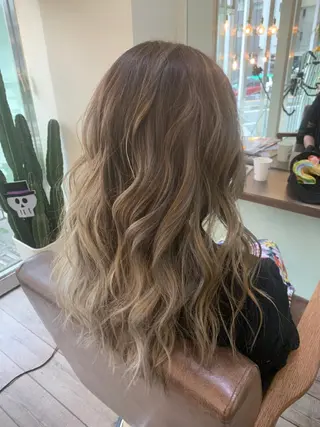 ロング カラー 鶴見 和美のヘアスタイル