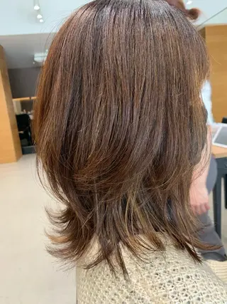 ミディアム 大木 華のヘアスタイル