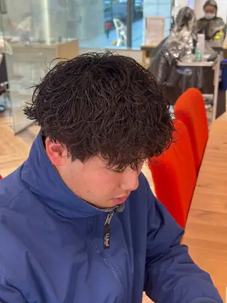 ショート パーマ メンズ メンズ特化/ センターパート/八谷のヘアスタイル