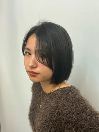 ショート カラー 渡 汐音のヘアスタイル