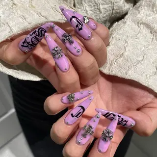 ネイル カンナ【Y2Kネイル /コーンロウ】のネイルデザイン