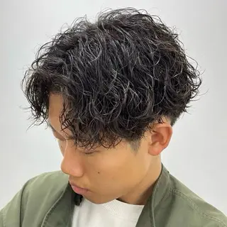 ミディアム 衞藤 諒一のヘアスタイル