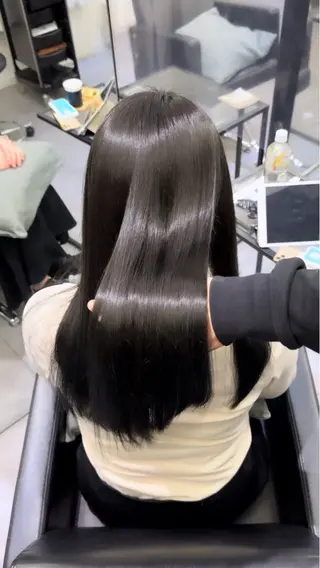 ロング カラー elu by AHNKISM所属・艶髪/ 透明感カラーのヘアスタイル