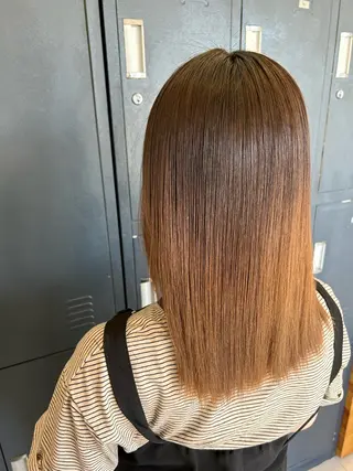 ミディアム 高津 千慧のヘアスタイル