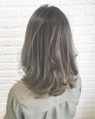 カラー 西本 夏美のヘアスタイル