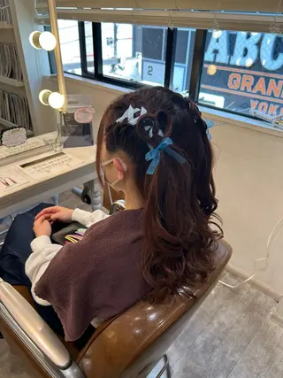 ロング ヘアアレンジ ミユ🎀ヘアメ 🎨デザインカラーのヘアスタイル